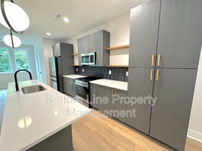 1354 Briar Creek Rd in Charlotte, NC - Building Photo - Building Photo
