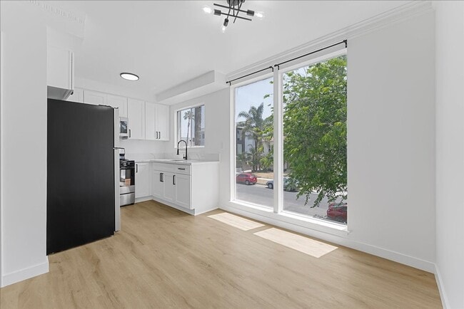 property at 1441 S Hayworth Ave