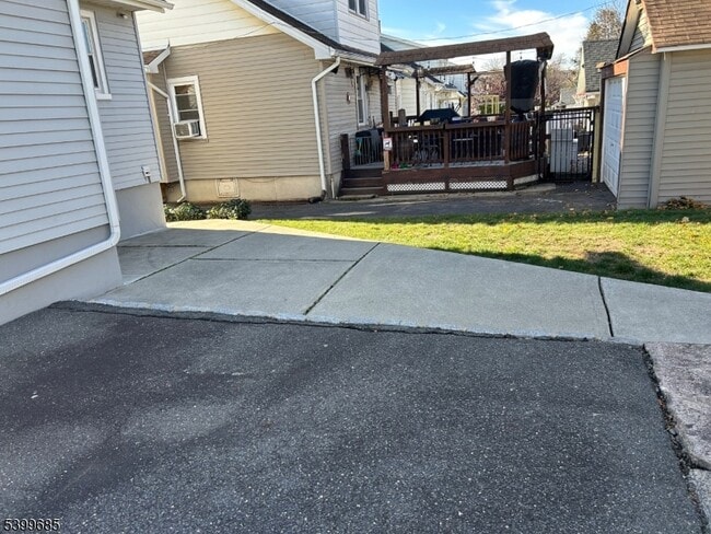 256 E 7th St in Clifton, NJ - Building Photo - Building Photo