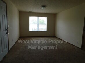 210 Cardinal Wy in Lewisburg, WV - Foto de edificio - Building Photo