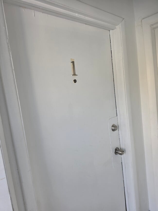742 NW 5th Ave, Unit Apartment 1 in Miami, FL - Building Photo - Building Photo