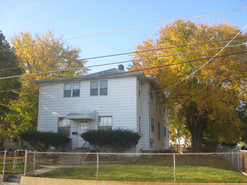 460 Green Bay Rd in Highwood, IL - Building Photo
