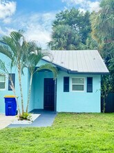 2134 NE Pelican Ter in Jensen Beach, FL - Building Photo - Building Photo