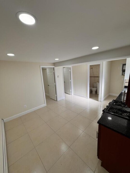 51-18 48th St in Flushing, NY - Building Photo