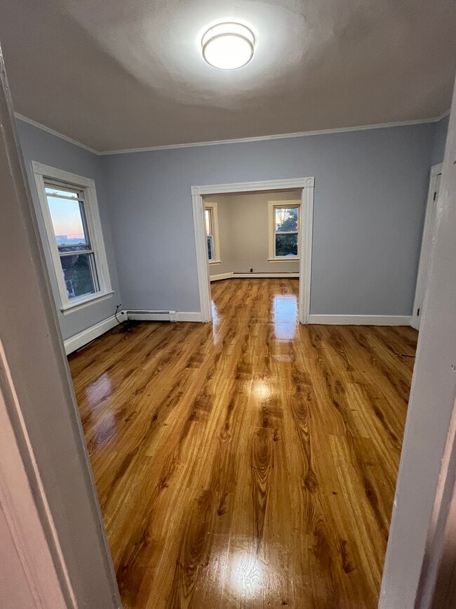 29 Oak St, Unit Large 3 Bedroom Apartment