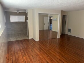 15903 Halldale Ave, Unit 1 in Gardena, CA - Foto de edificio - Building Photo