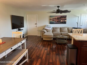 24 Wharfside Dr in Monmouth Beach, NJ - Building Photo - Building Photo