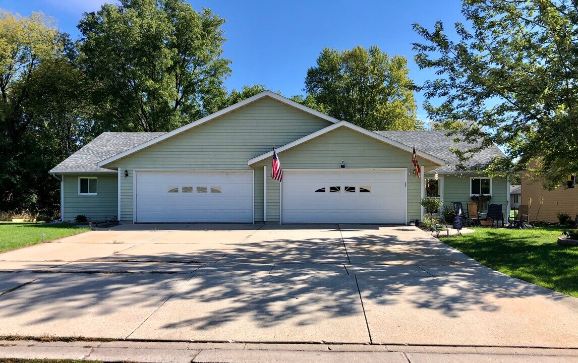1210 -1212 Prairie Ave, Unit 1210 Prairie Ave in Janesville, WI - Building Photo