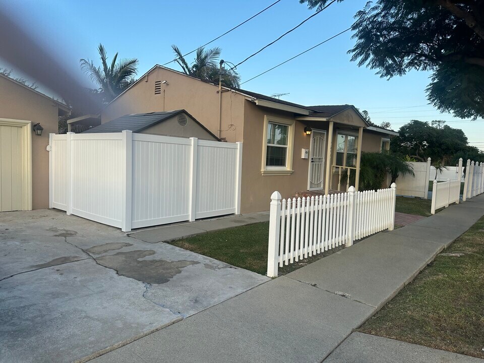 1411 W 184th St in Gardena, CA - Foto de edificio