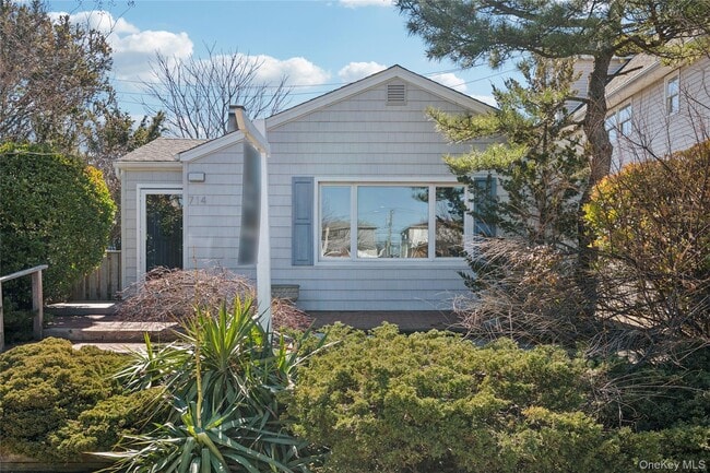 property at 714 E Park Ave