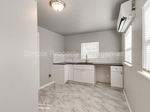 2716 NW 11th St in Oklahoma City, OK - Foto de edificio - Building Photo