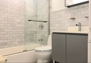 125 E 39th St in New York, NY - Building Photo - Building Photo