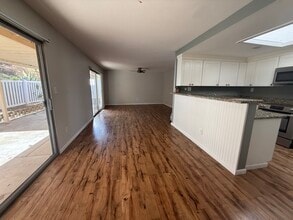 1886 Fairway Park, Unit B in Escondido, CA - Foto de edificio - Building Photo