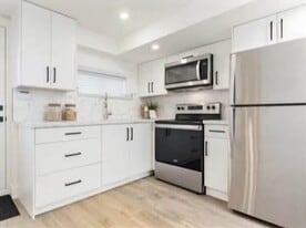 11 Howard Av in Burnaby, BC - Building Photo