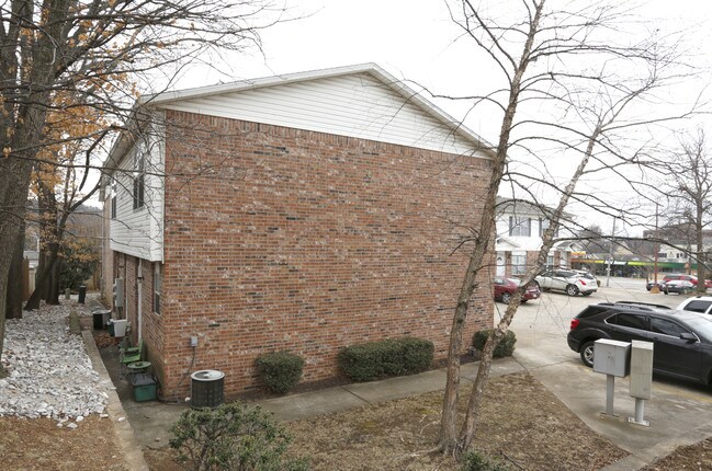 406-422 N Highland Ave in Fayetteville, AR - Building Photo - Building Photo