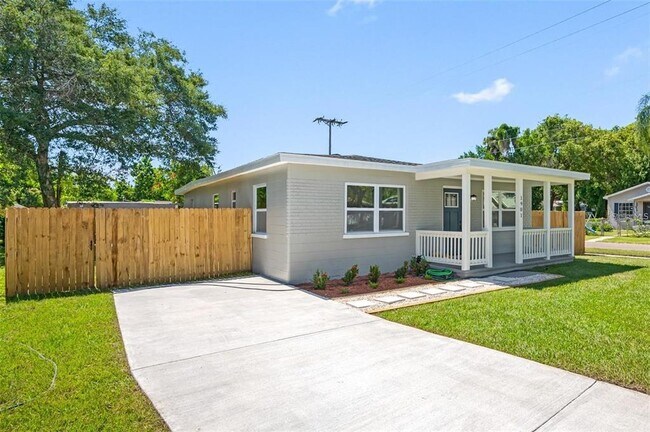 1901 E New Orleans Ave in Tampa, FL - Building Photo - Building Photo