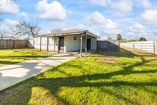 517 Elkhorn Blvd in Rio Linda, CA - Building Photo