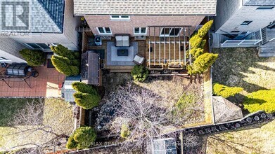 3748 Pearlstone Dr in Mississauga, ON - Building Photo - Building Photo