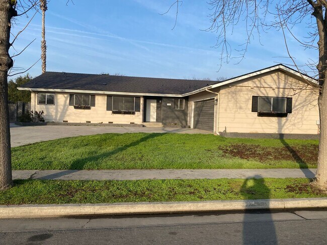 1166 Hansen Ct in Hanford, CA - Building Photo - Building Photo