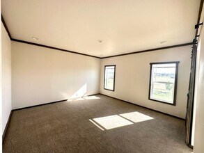 760 SE Grizzly Rd in Madras, OR - Building Photo - Building Photo