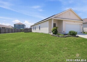 5625 Pearl Mdw in Converse, TX - Building Photo