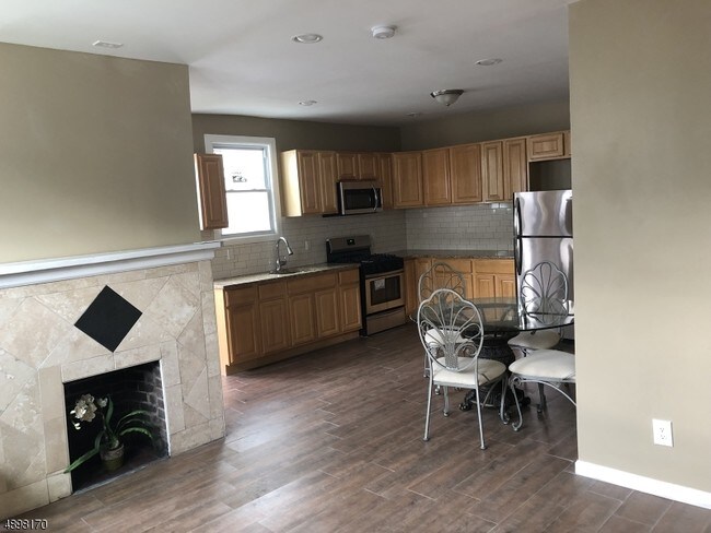 191 Brookdale Ave-Unit -1 in Newark, NJ - Building Photo - Building Photo