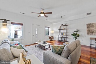 1429 Clifton St NW, Unit 4 in Washington, DC - Foto de edificio - Building Photo