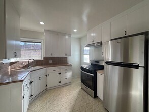 3633 Valihi Way in Glendale, CA - Building Photo - Building Photo