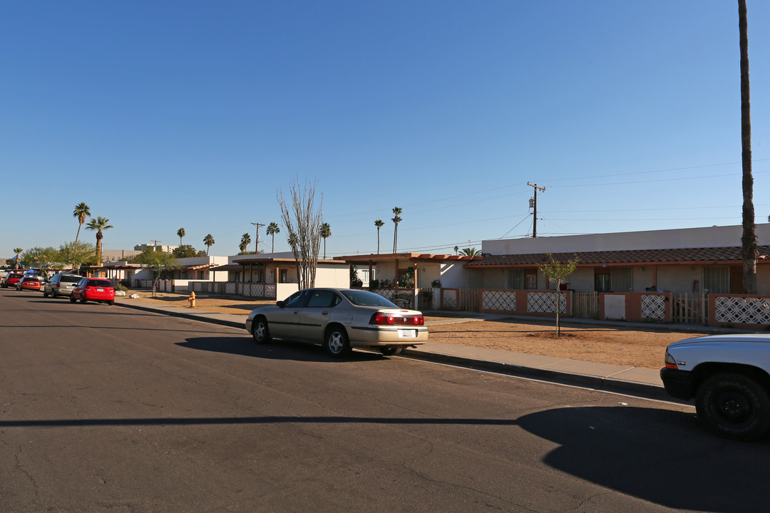 4041 E Belleview St in Phoenix, AZ - Building Photo