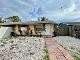512 60th Ave Terrace W in Bradenton, FL - Building Photo