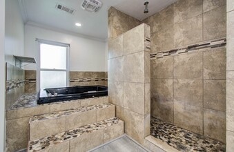 674 Ravensworth Dr in Conroe, TX - Building Photo - Building Photo