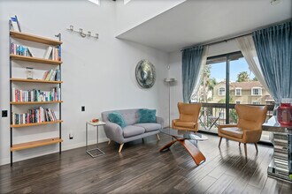 2175 S Beverly Glen Blvd, Unit 403 in Los Angeles, CA - Building Photo - Building Photo