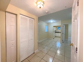774 NW 41st St in Miami, FL - Foto de edificio - Building Photo