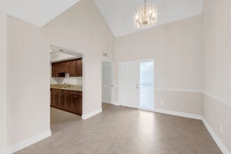 2273 NW 22nd Ave, Unit 13-105 in Stuart, FL - Foto de edificio - Building Photo