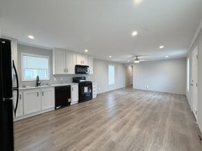 52871 N Zacharias Ct in Chesterfield, MI - Foto de edificio - Building Photo