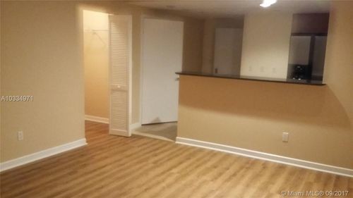 325 Biscayne Blvd in Miami, FL - Foto de edificio - Building Photo