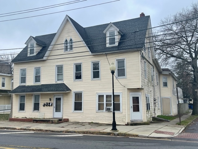 18 Pine St in Mount Holly, NJ - Building Photo