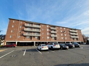 39 Union St-Unit -405 in Hackensack, NJ - Building Photo - Building Photo