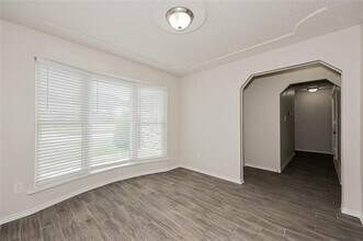 620 Huntwich Dr in Bedford, TX - Foto de edificio - Building Photo