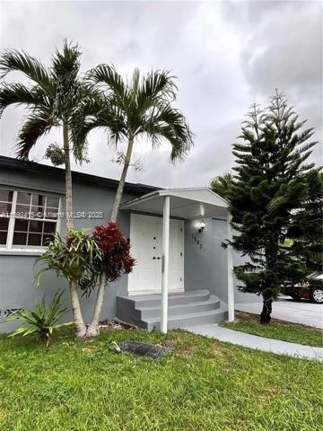 1590 NE 141st St in North Miami, FL - Building Photo