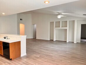5416 Coastal Wind St in Bakersfield, CA - Building Photo - Building Photo