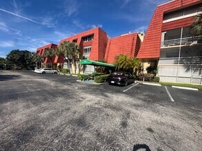 22615 SW 66th Ave, Unit 415 in Boca Raton, FL - Foto de edificio - Building Photo