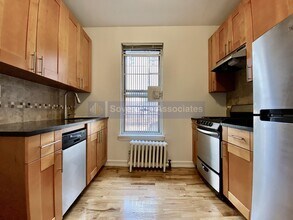 401 E 68th St in New York, NY - Building Photo - Building Photo