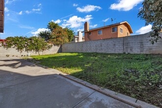 1688 Bruin St in Los Angeles, CA - Building Photo - Building Photo