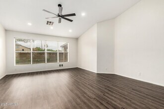 1314 S Larkspur St in Gilbert, AZ - Building Photo - Building Photo