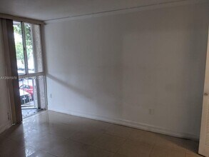 7125 NW 186th St in Hialeah, FL - Building Photo - Building Photo