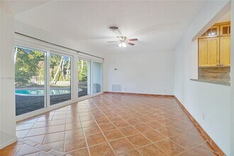 831 NE 182nd St in North Miami Beach, FL - Building Photo - Building Photo