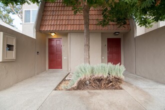 1527 Royal Way in San Luis Obispo, CA - Building Photo - Building Photo