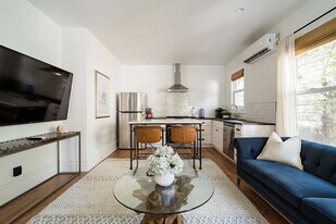 1605 NW 23rd Ave in Portland, OR - Building Photo