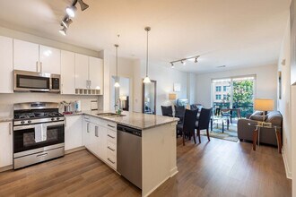 75 Tresser Blvd in Stamford, CT - Building Photo - Building Photo
